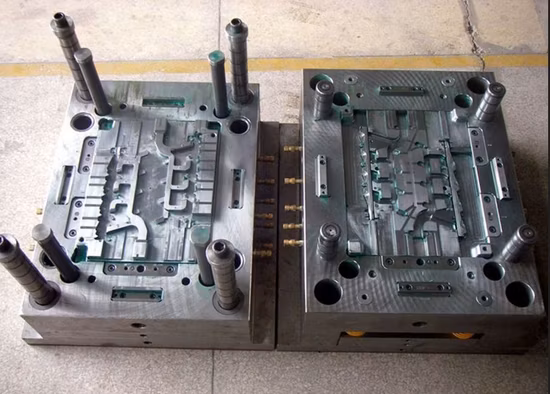 Precision Hot Runner Electronics/Household PC/ABS Phone Case/Cover/Shell Toy Part Plastic Injection Mould